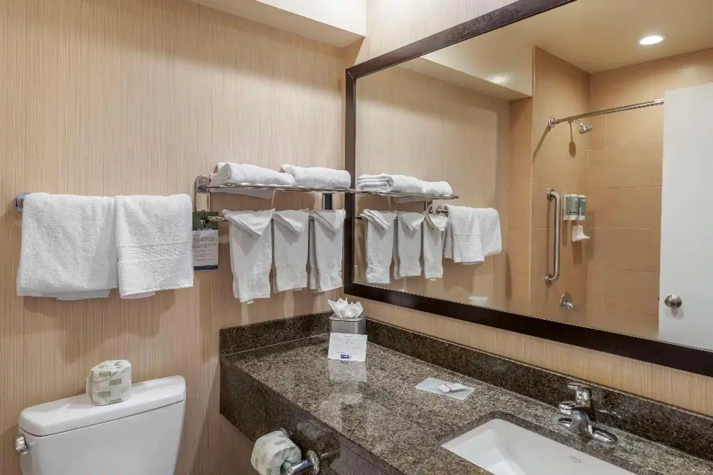 Best Western at Ventura Pier Badezimmer