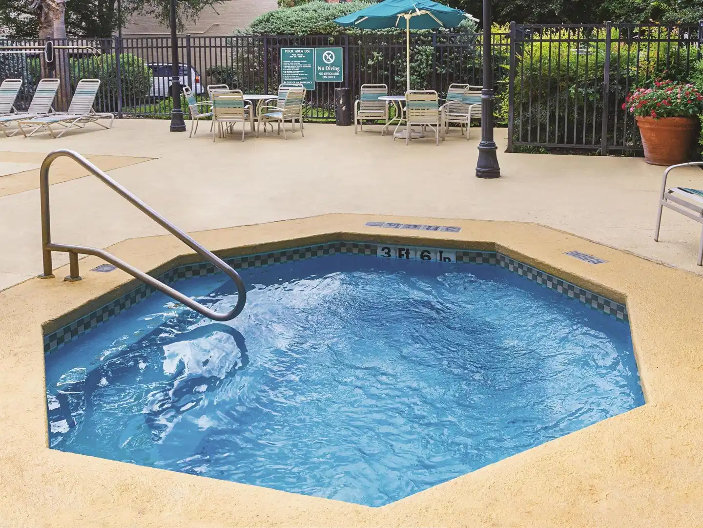La Quinta Inn & Suites by Wyndham San Antonio Downtown Pool