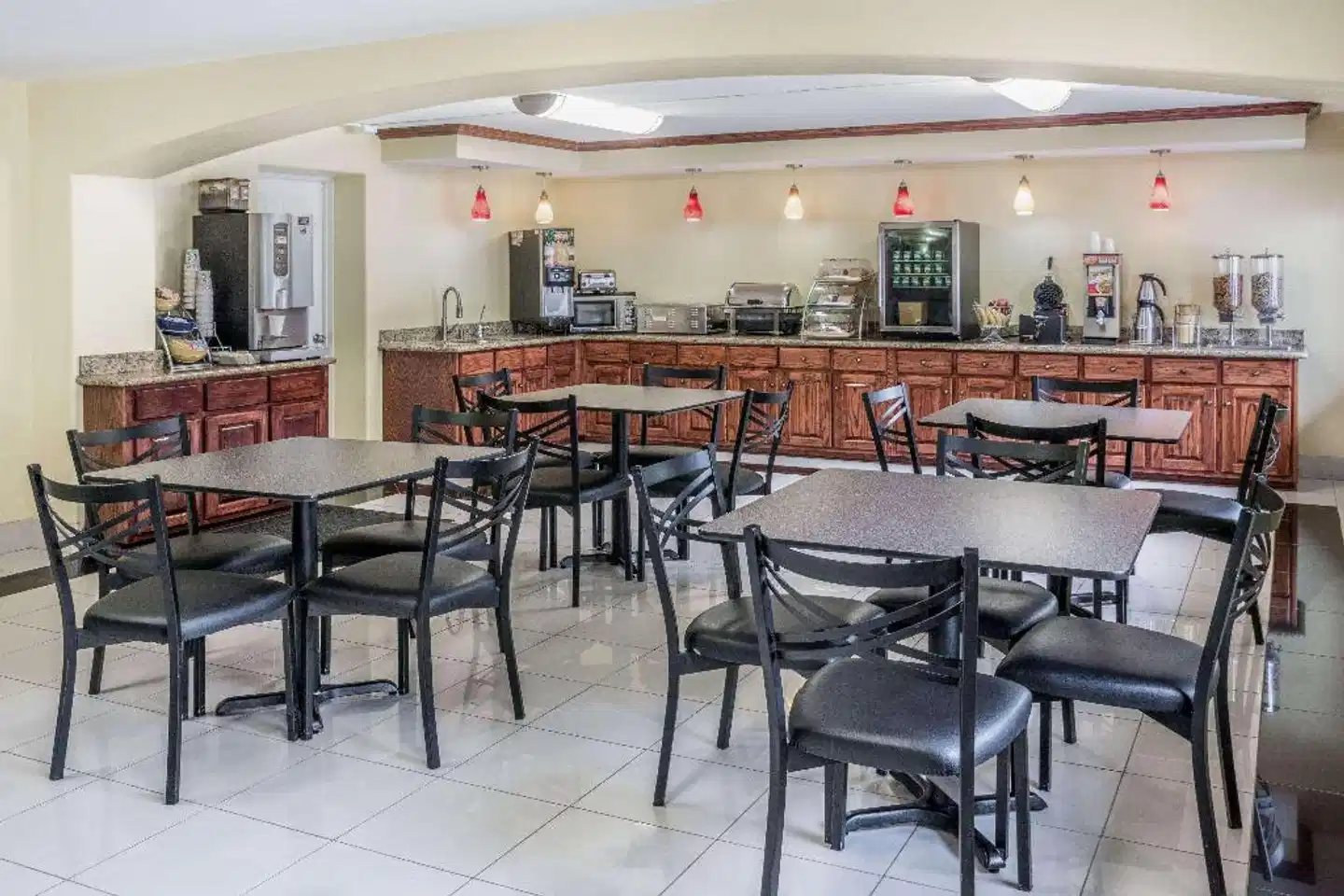 Days Inn by Wyndham Houston Restaurant