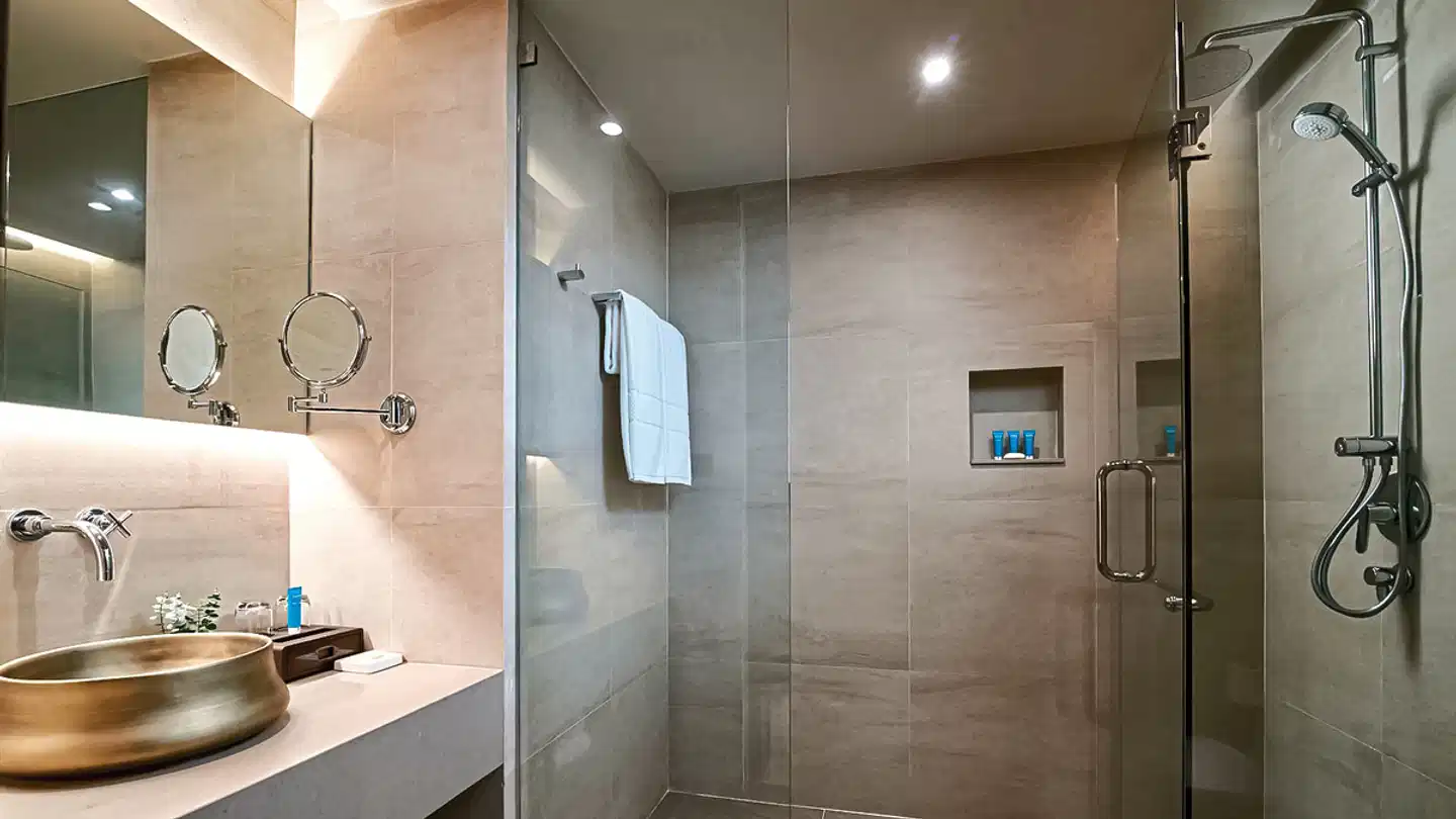 Amari Vogue Resort Badezimmer