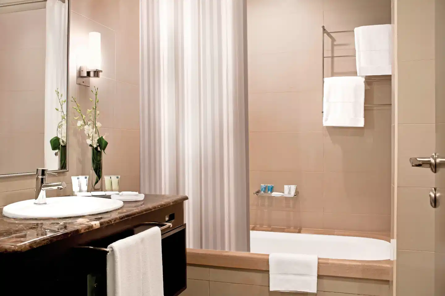 Media Rotana Dubai Badezimmer