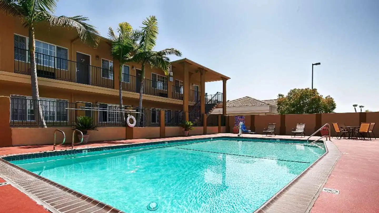 Best Western Orange Plaza Pool