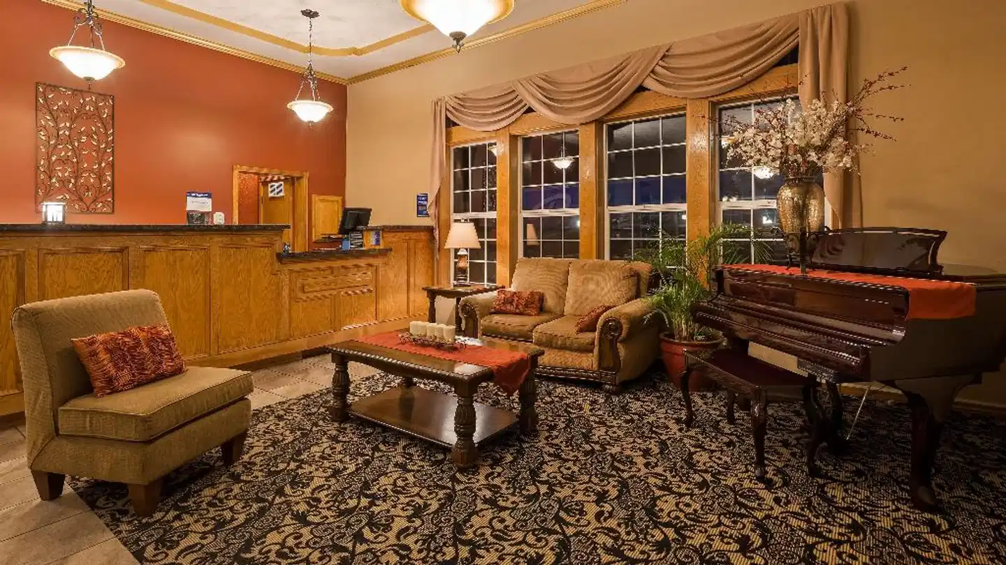 Best Western PLUS Bayshore Inn Lobby