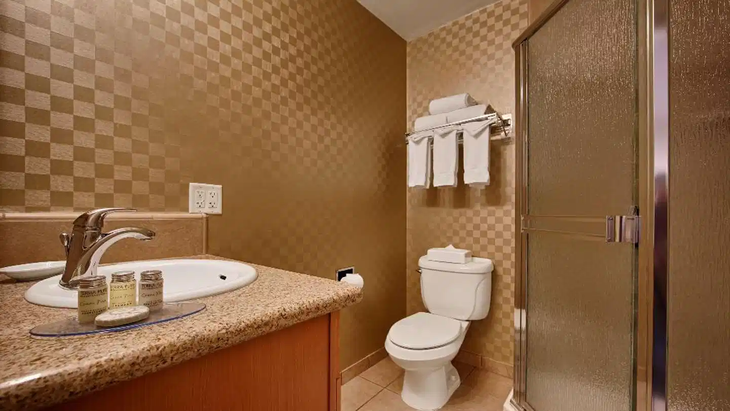 Best Western De Anza Inn Badezimmer