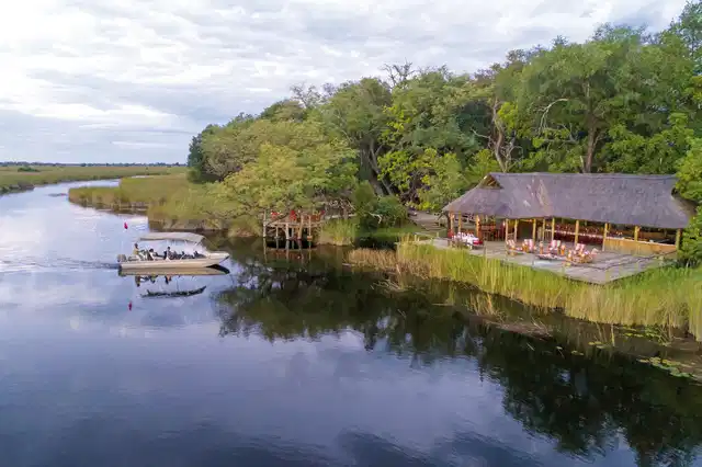 Camp Xakanaxa Aussenansicht