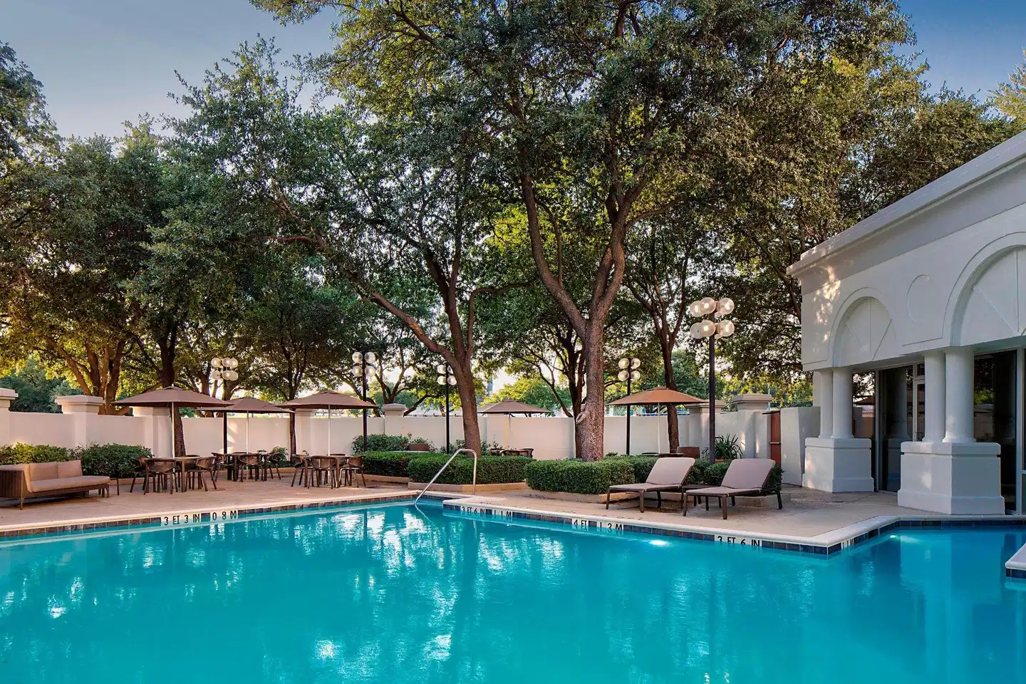 Sheraton Suites Market Center Dallas Pool