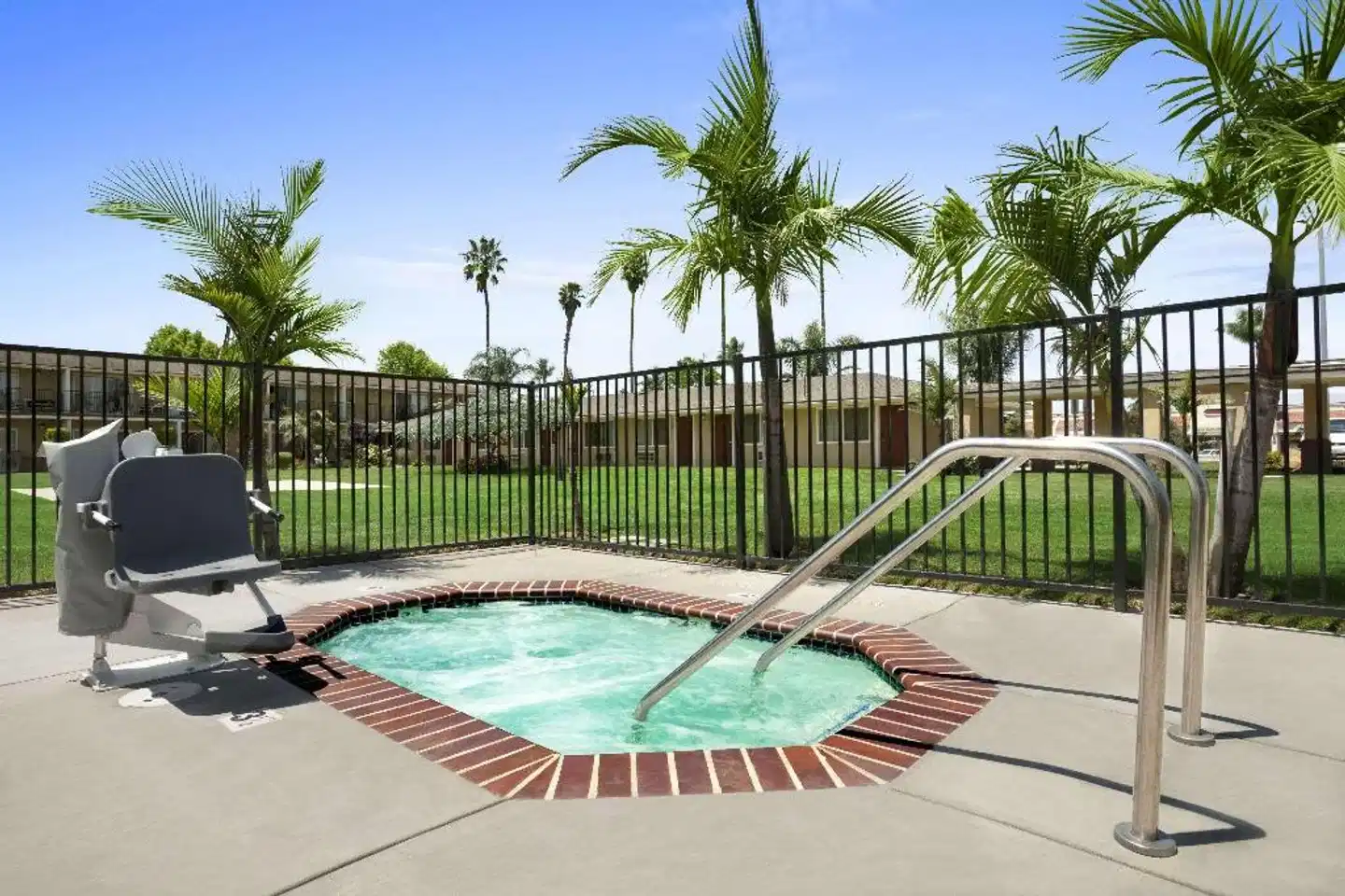 Travelodge Santa Maria Pool