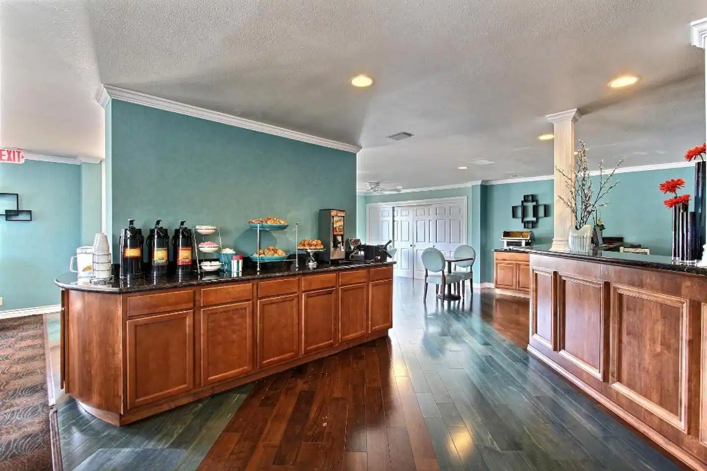 Avania Inn - Santa Barbara Lobby