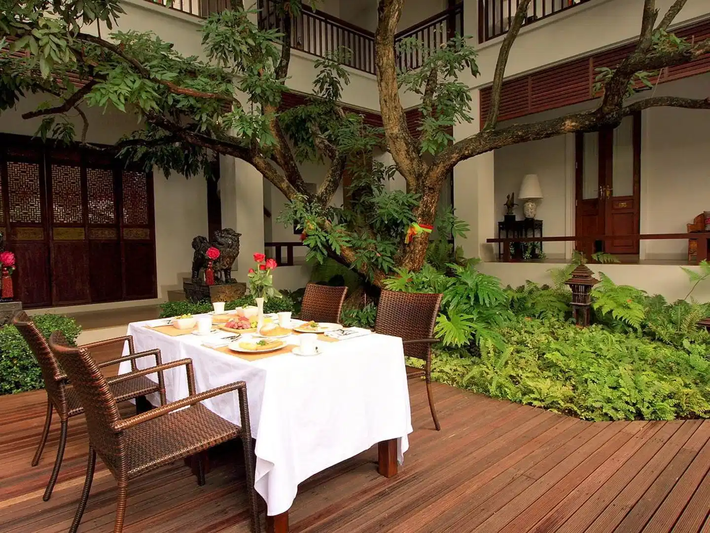 Baan Klang Wiang Boutique Hotel Chiang Mai Terrasse