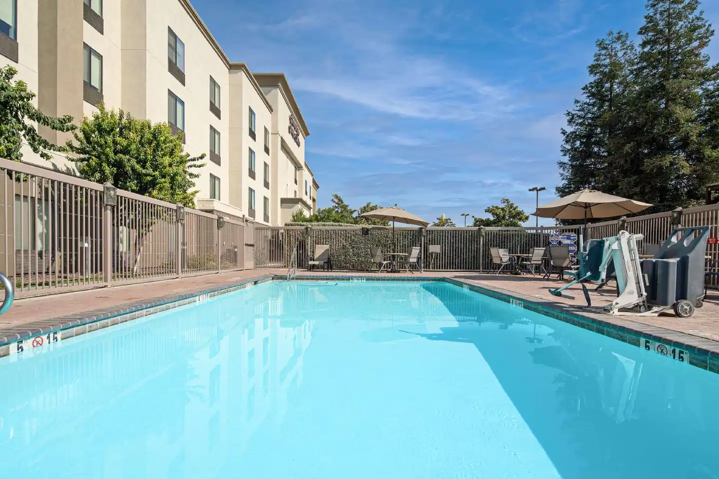 Hampton Inn & Suites Bakersfield/Hwy 58, CA Pool