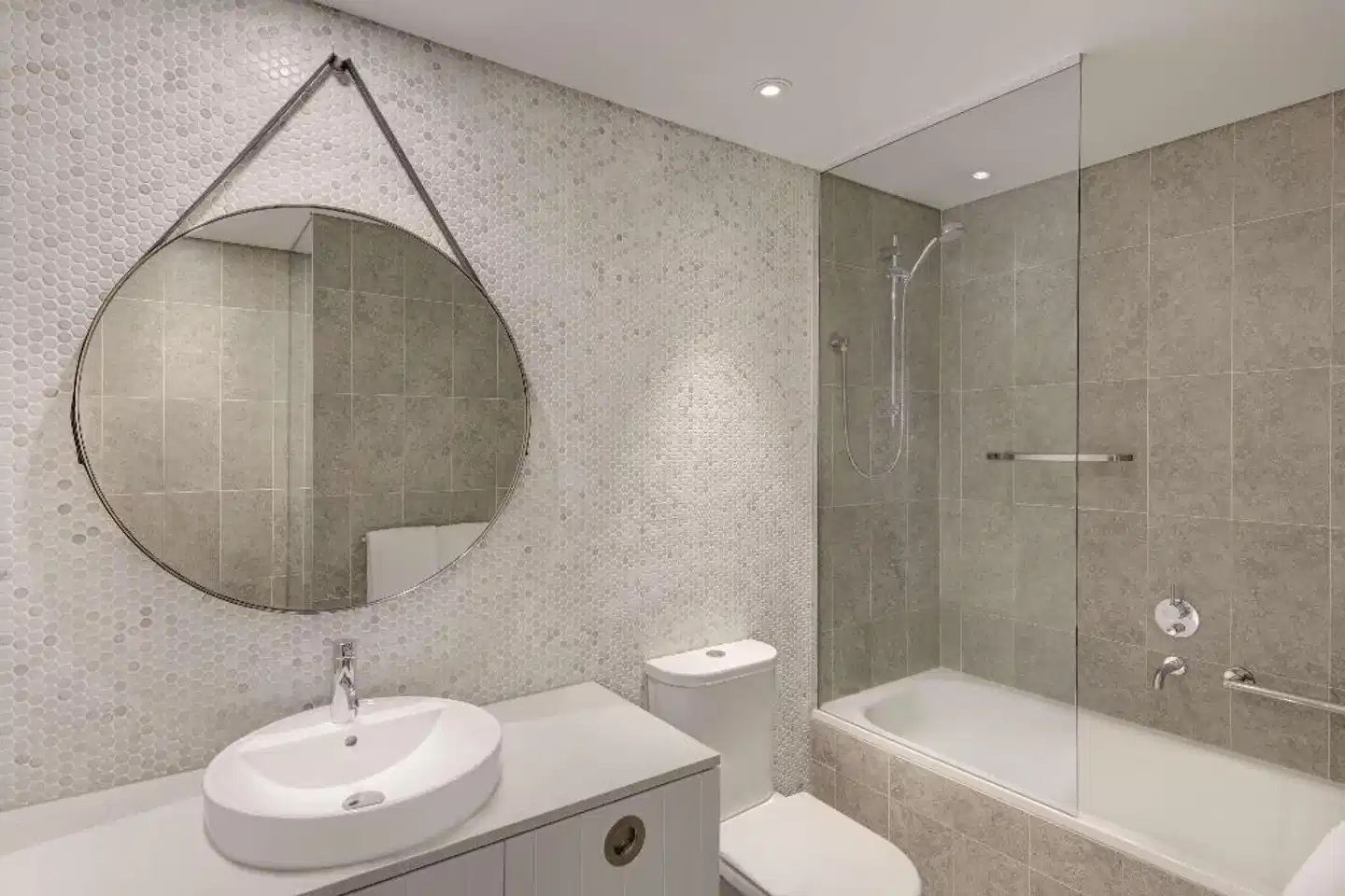 Adina Apartment Hotel Bondi Beach Badezimmer