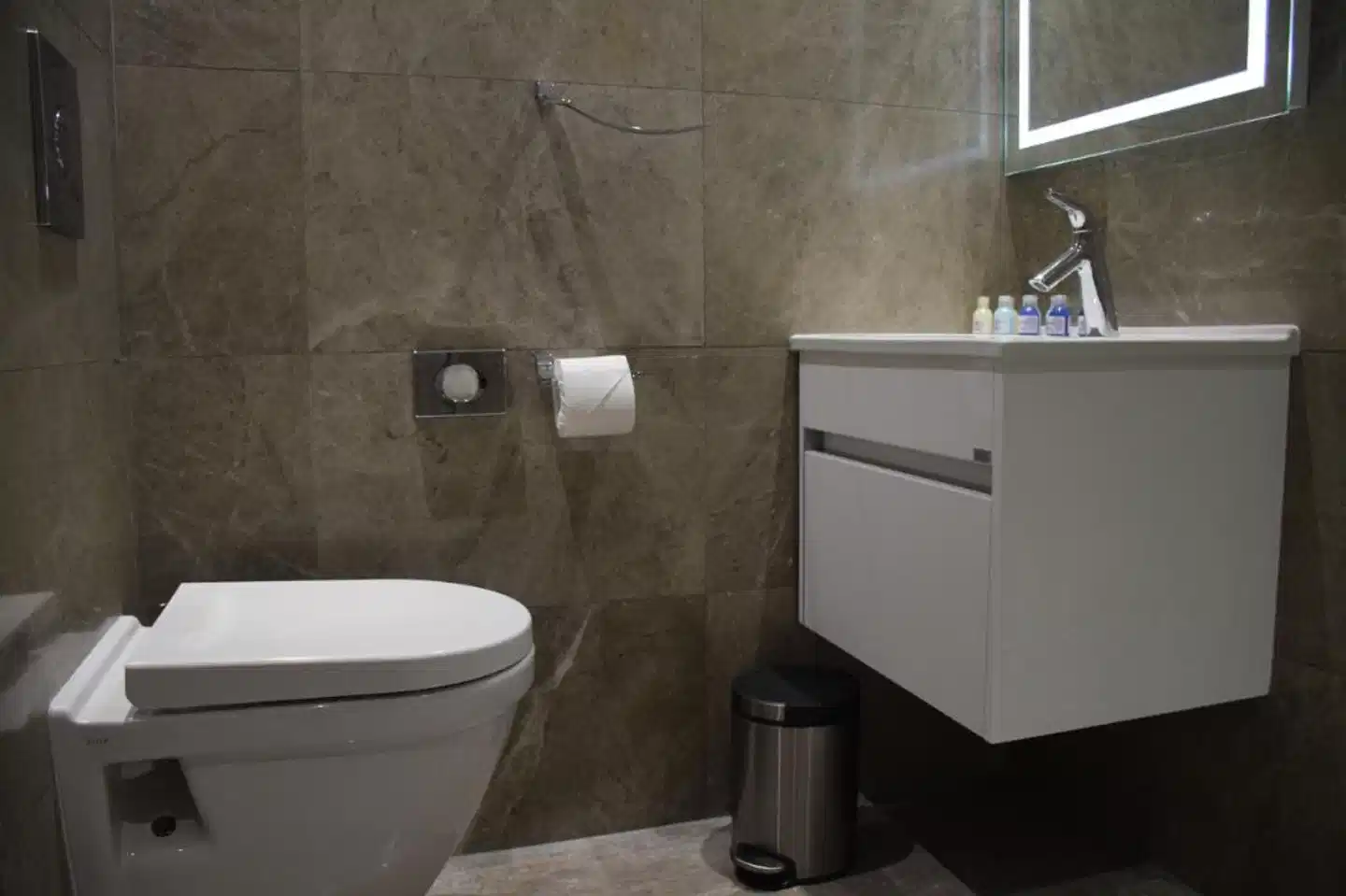 The Lion & Key Hotel Badezimmer