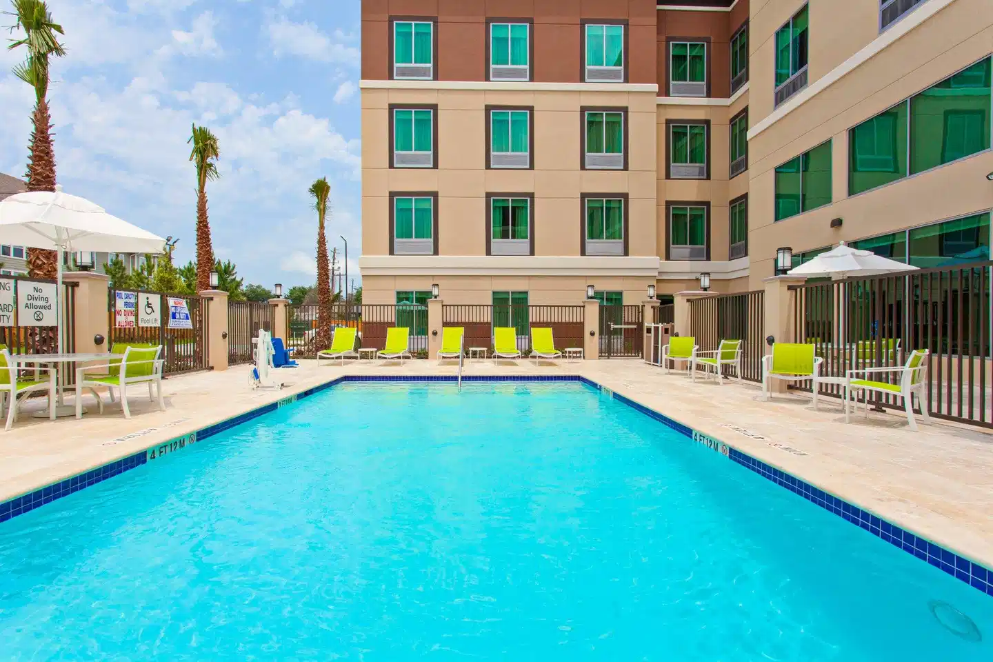 Holiday Inn Express & Suites Houston S - Medical Ctr Area Pool