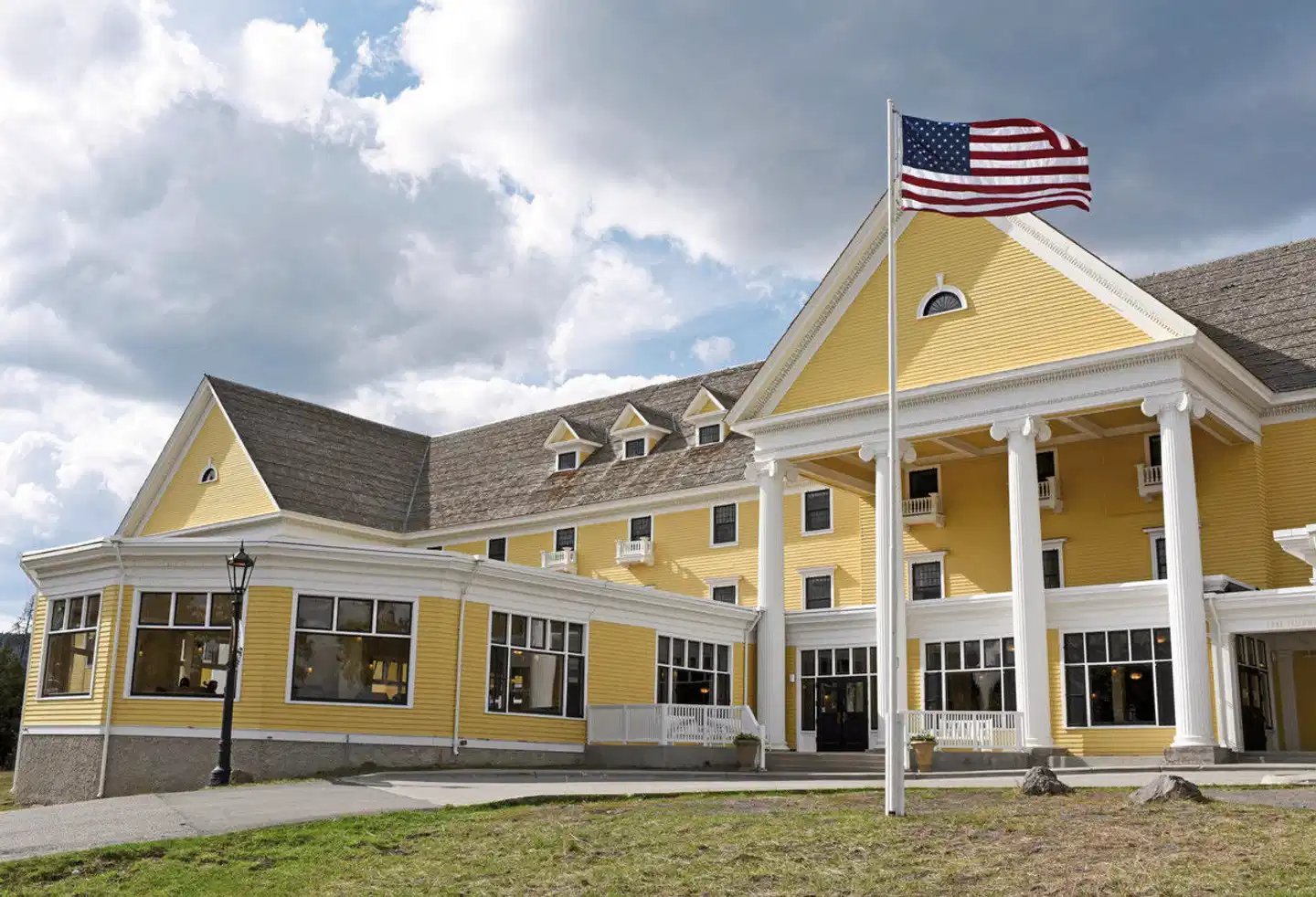 Lake Yellowstone Hotel & Cabins Aussenansicht