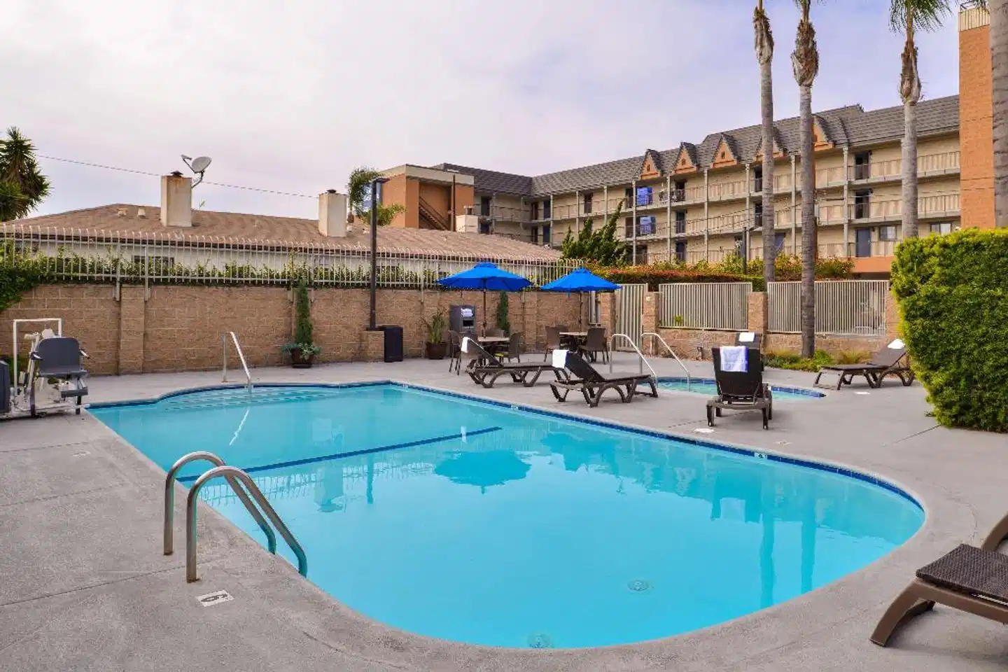Best Western Airpark Hotel - LAX Pool