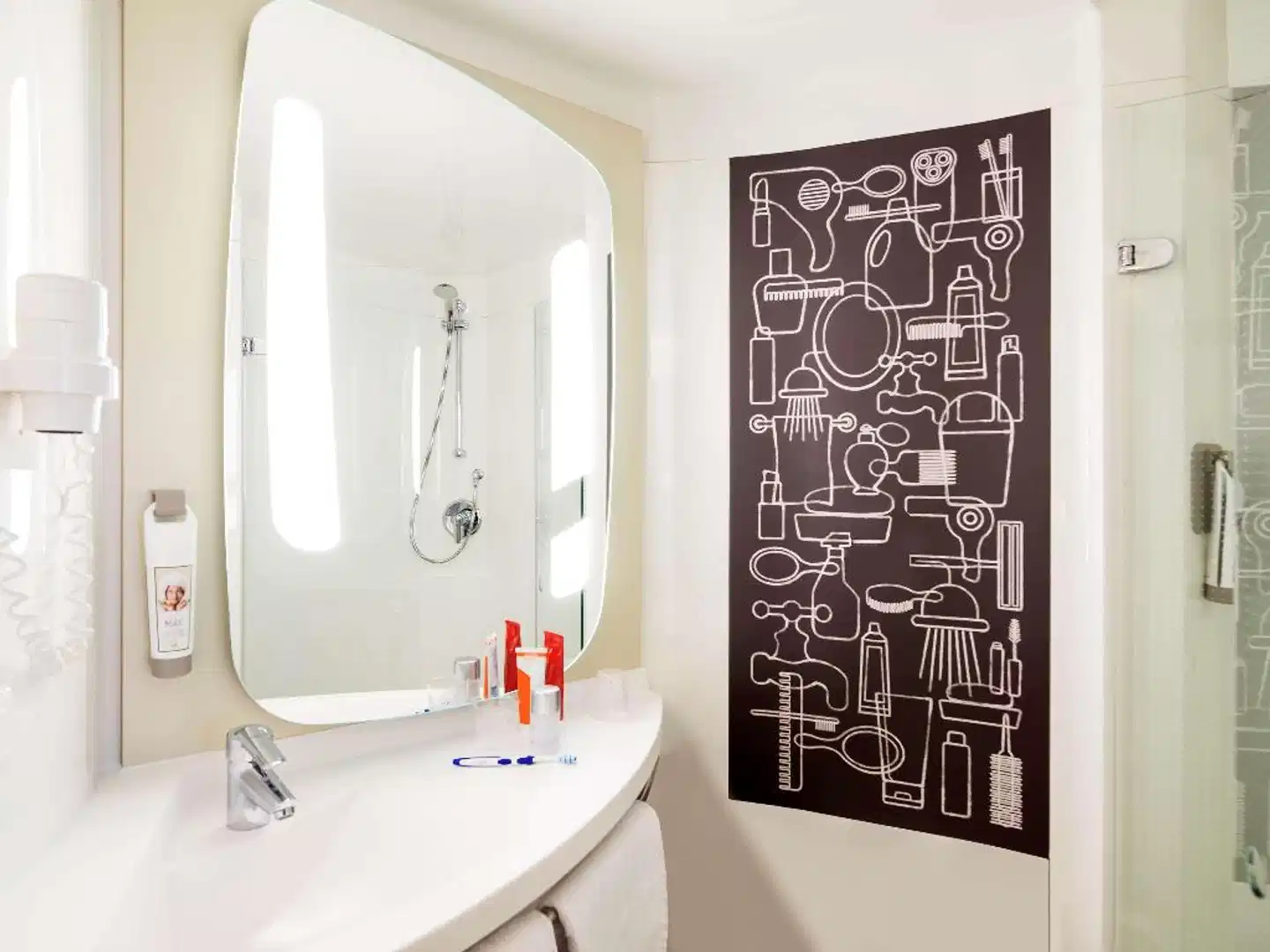 ibis Den Haag City Centre Badezimmer