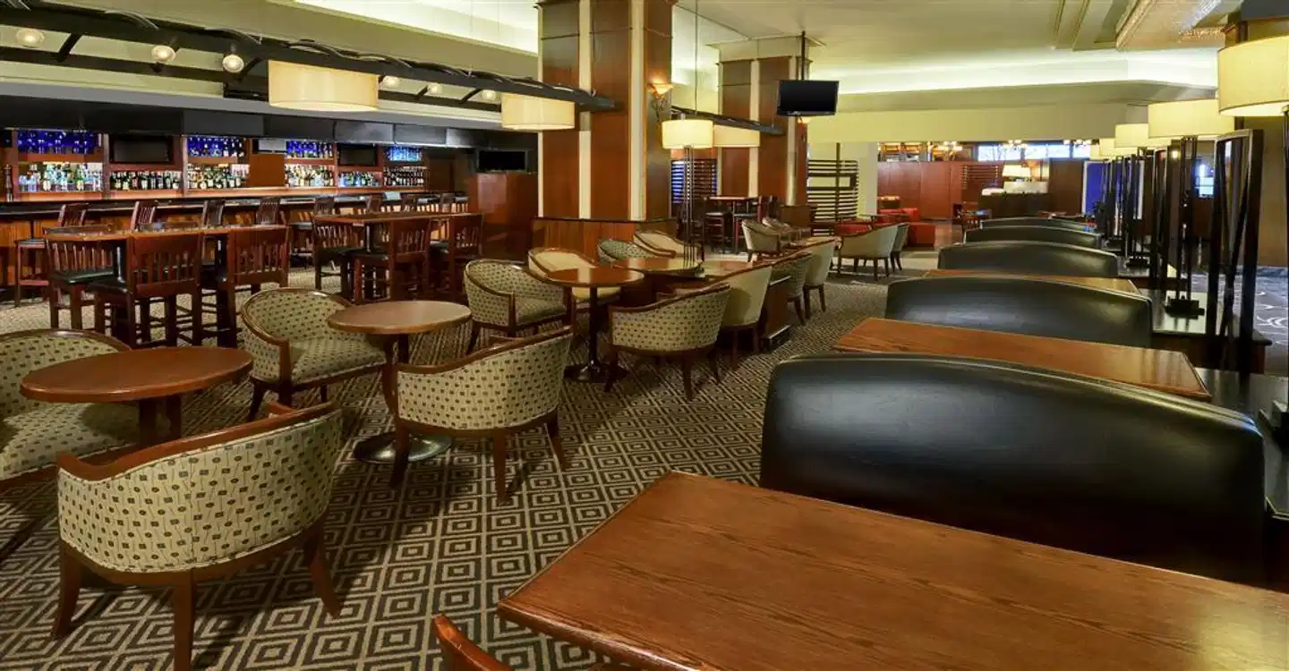 Sheraton Gateway Hotel in Toronto International Airport Bar