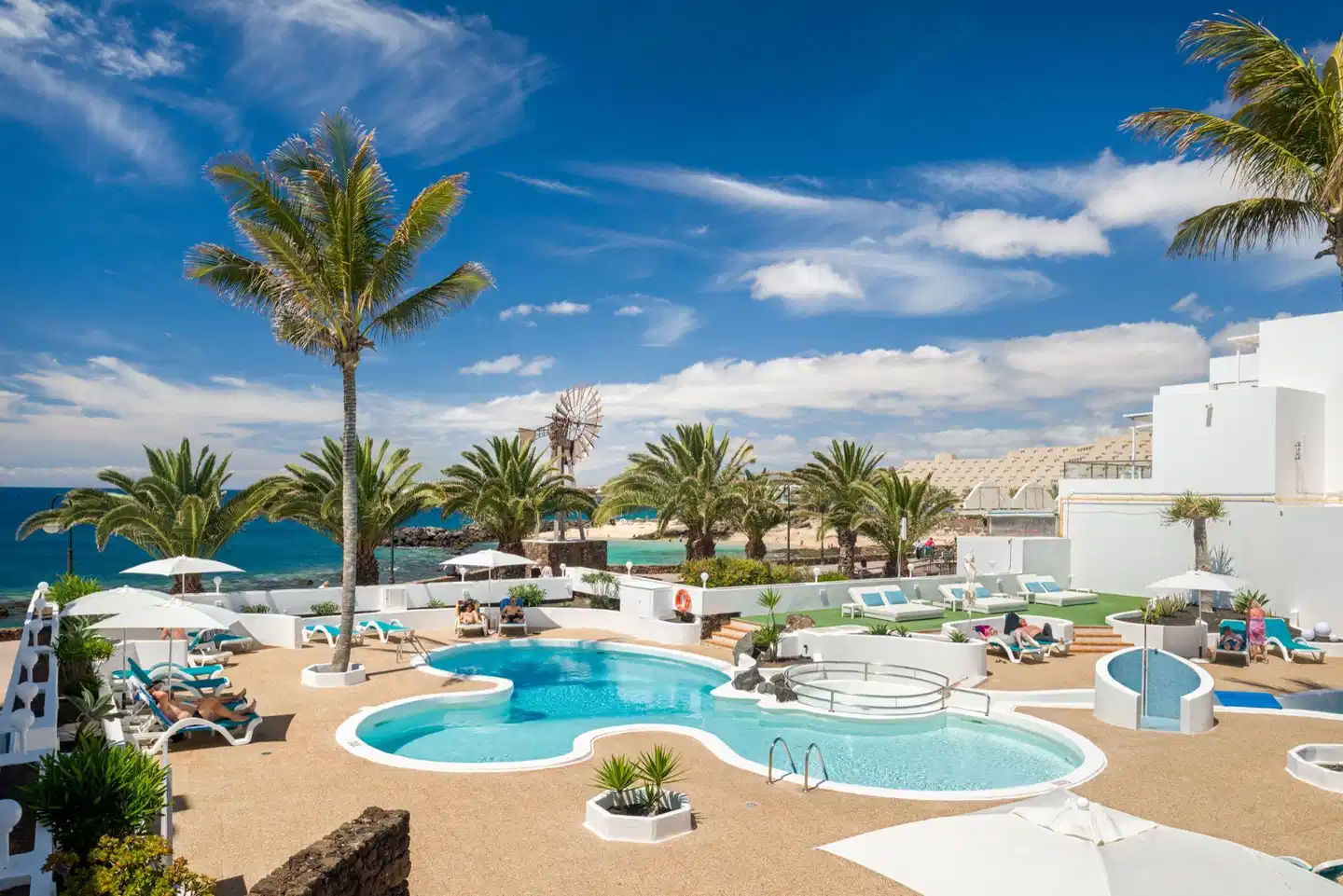 Neptuno Suites Pool
