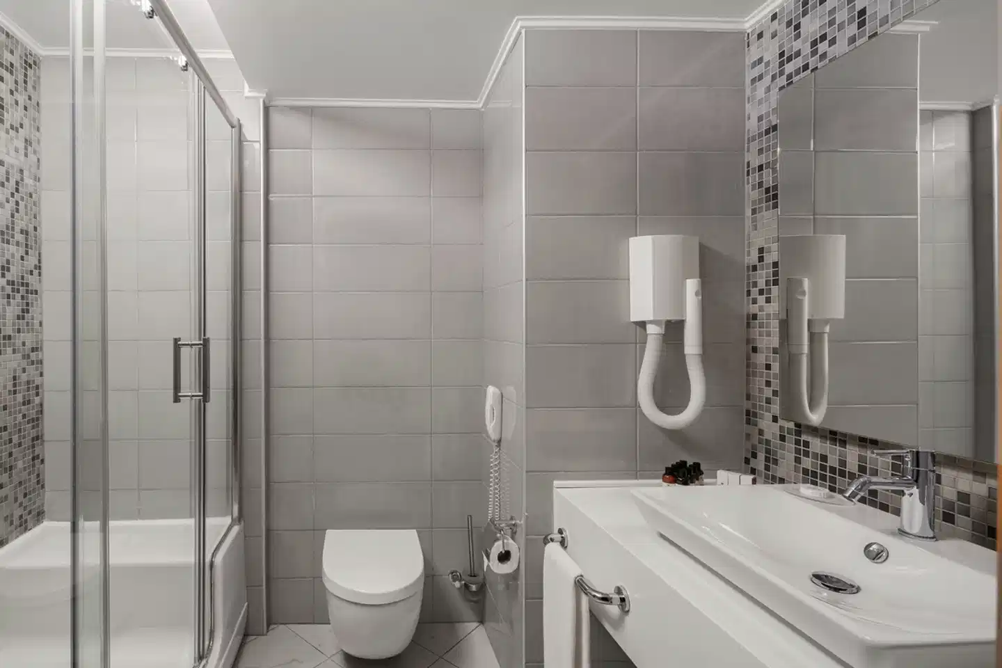 Papillon Ayscha Badezimmer