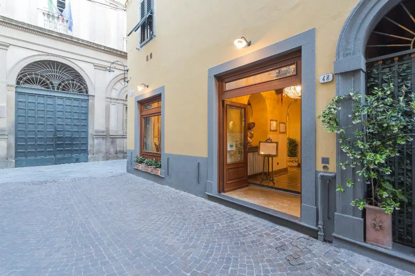 Palazzo Alexander Aussenansicht