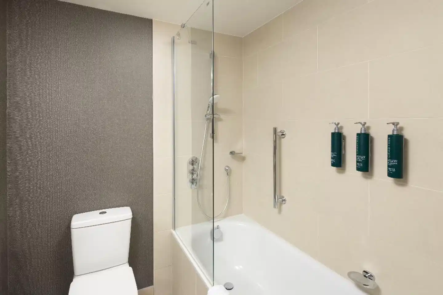 DoubleTree by Hilton Hotel Luxembourg Badezimmer