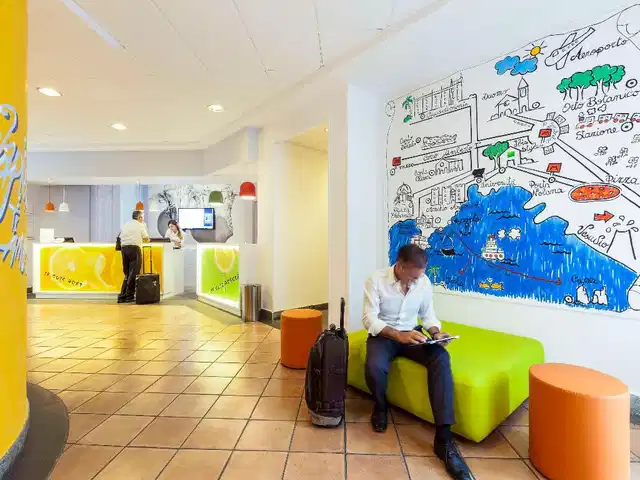 ibis Styles Napoli Garibaldi Lobby