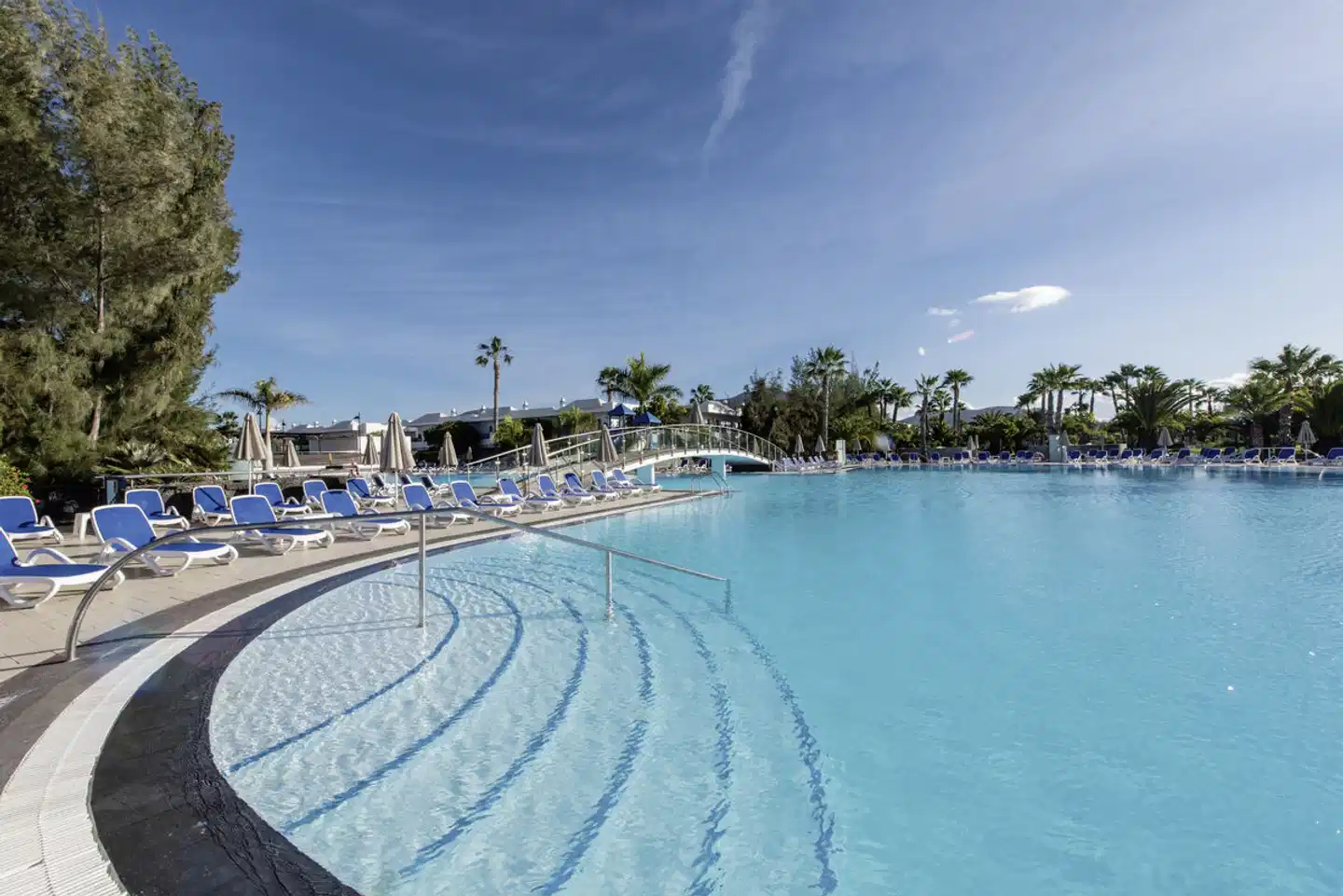 THB Tropical Island Pool