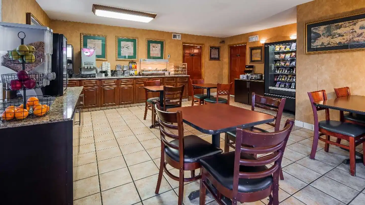 SureStay Plus Hotel by Best Western Sacramento North Bar