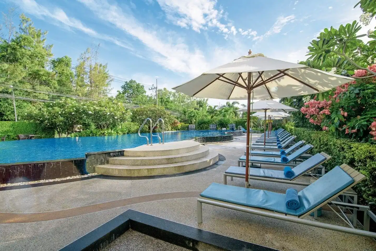 Golden Beach Cha Am Hotel Pool