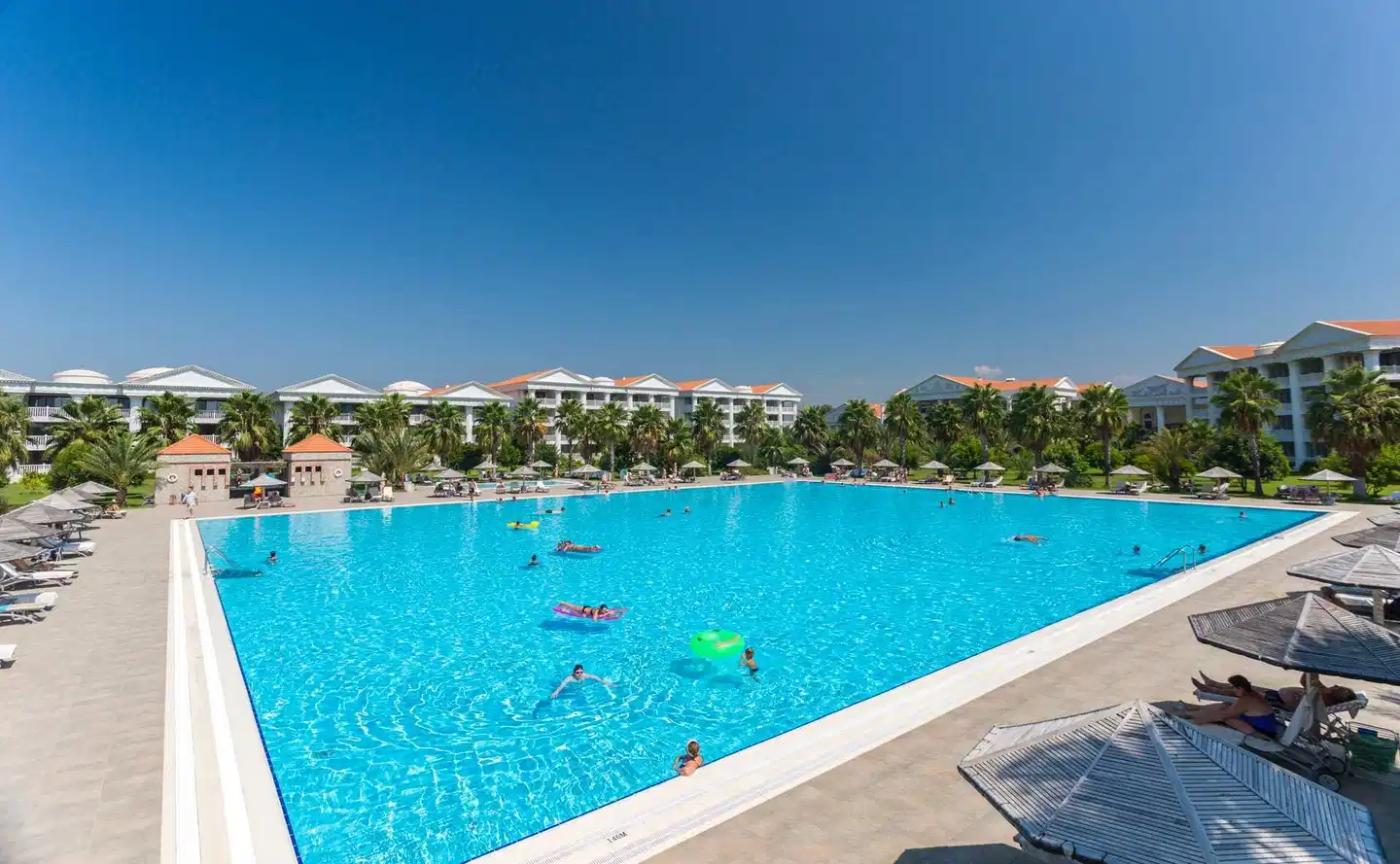 Defne Kumul Deluxe Pool