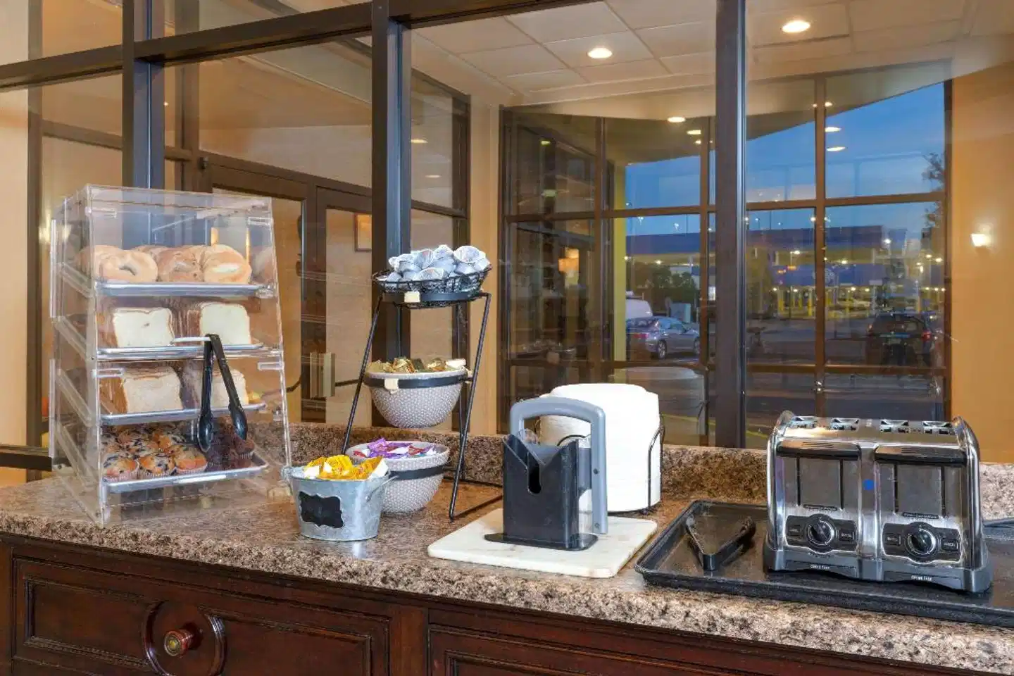 La Quinta Inn & Suites by Wyndham Secaucus Meadowlands Restaurant