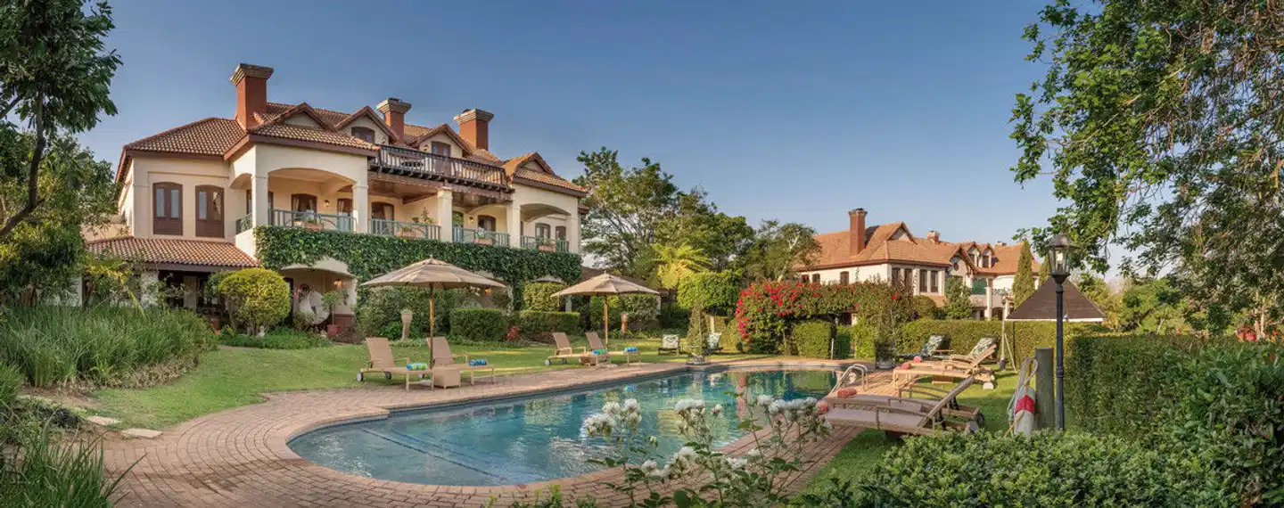 Oliver's Restaurant & Lodge Pool