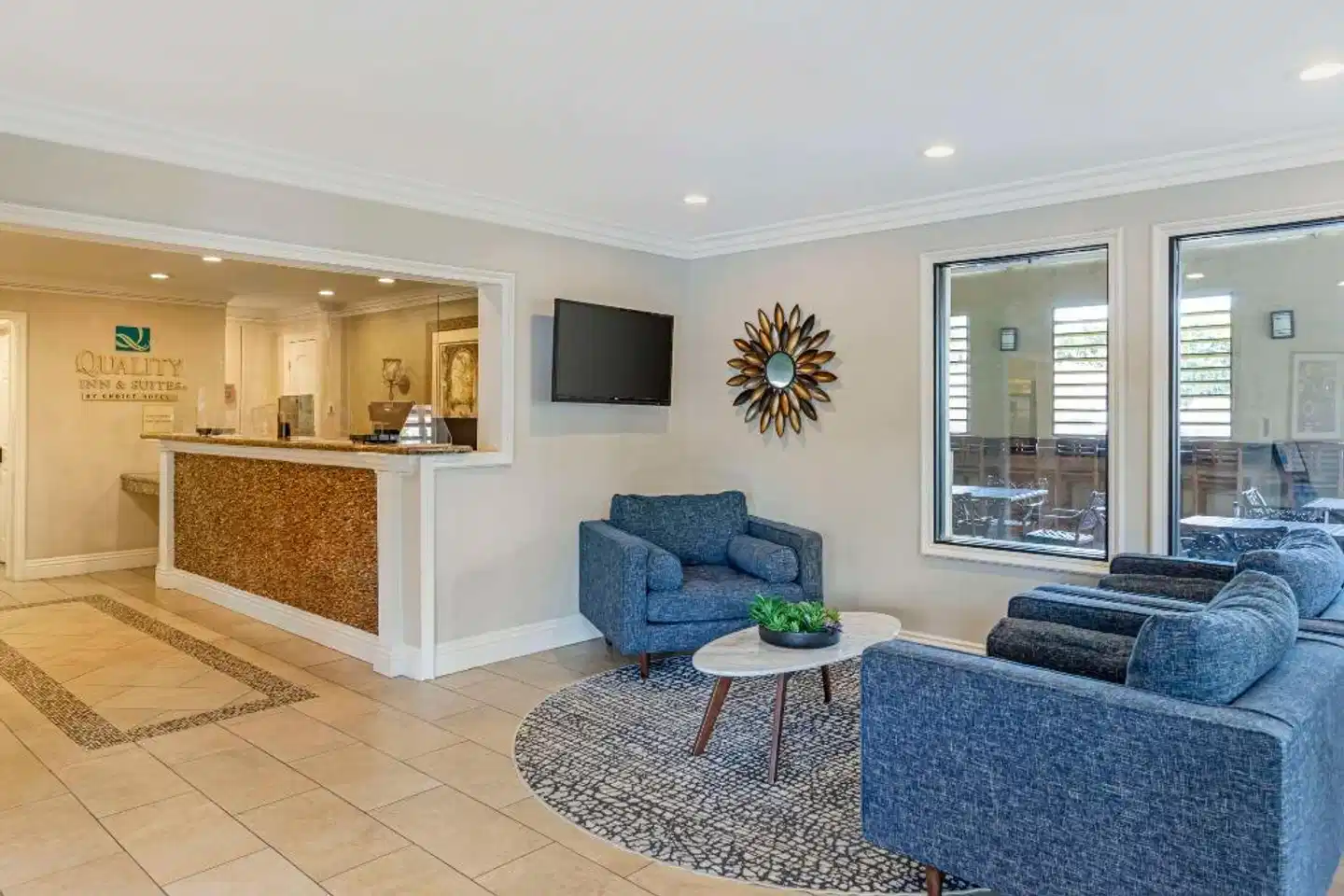 Quality Inn & Suites Anaheim Maingate Lobby