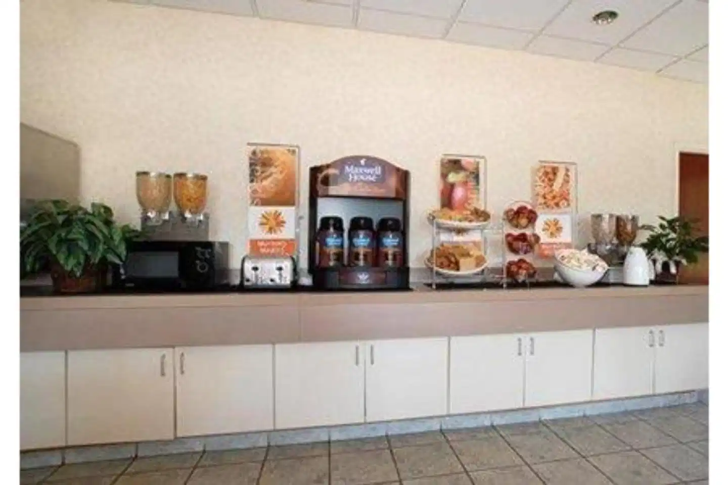 Baymont by Wyndham Mooresville Lobby