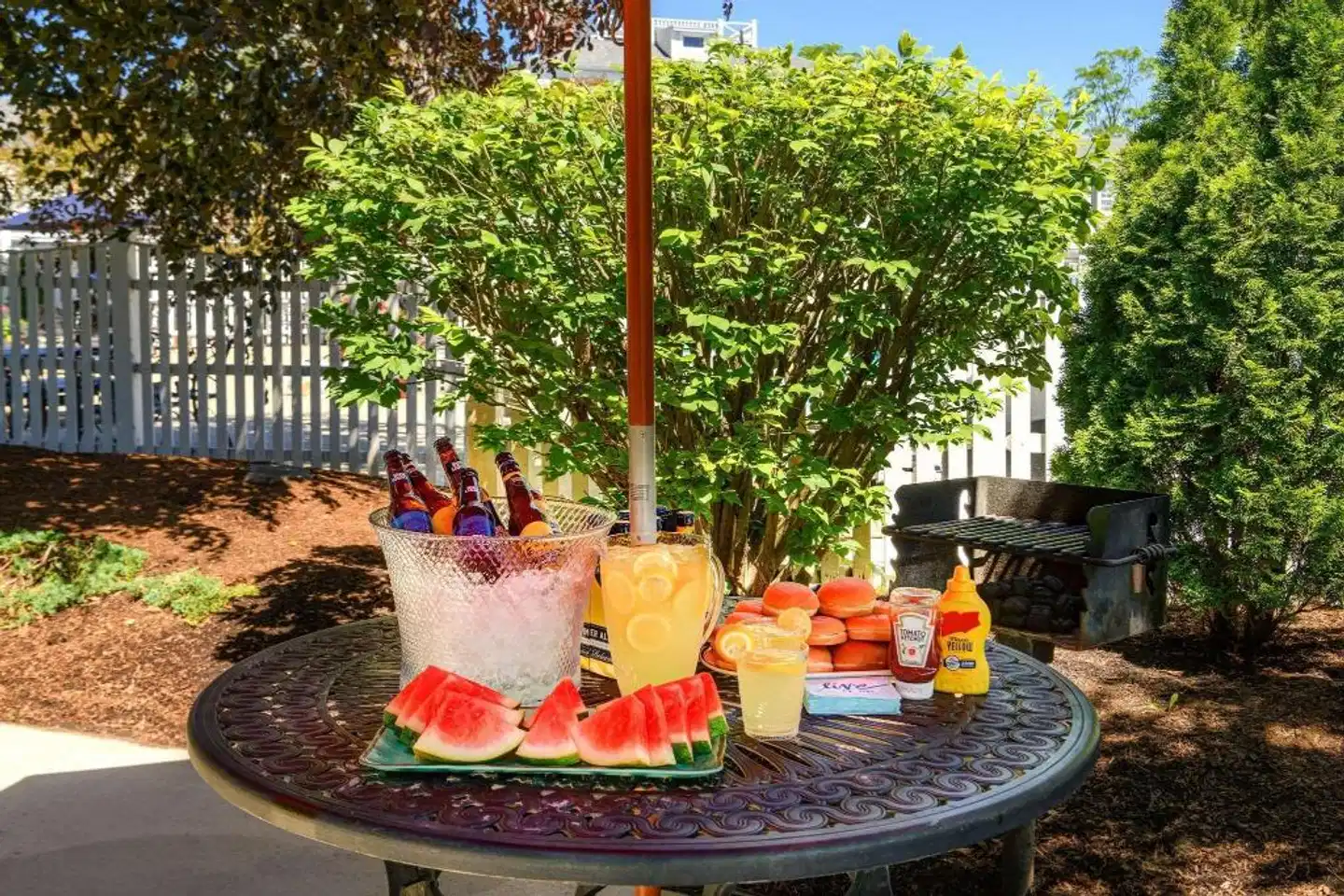 Port Inn And Suites Portsmouth, Ascend Hotel Collection Terrasse