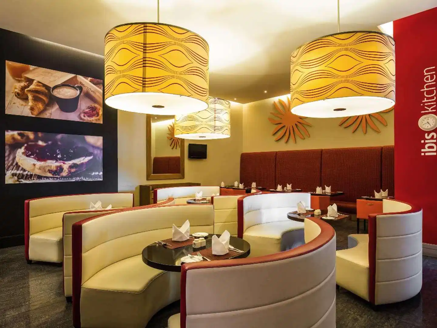 ibis Mall Avenue Dubai Bar