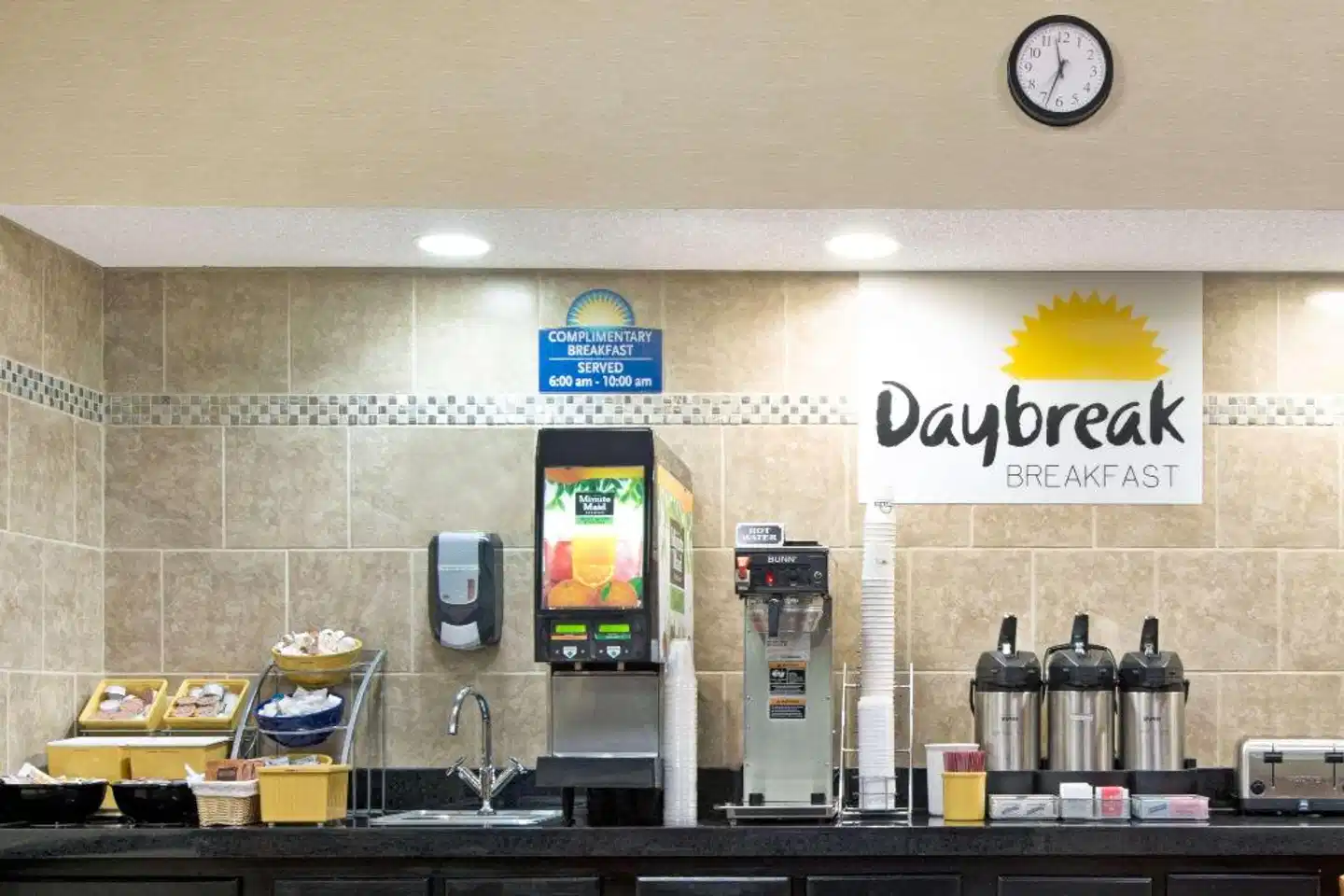 Days Inn by Wyndham Collinsville Lobby