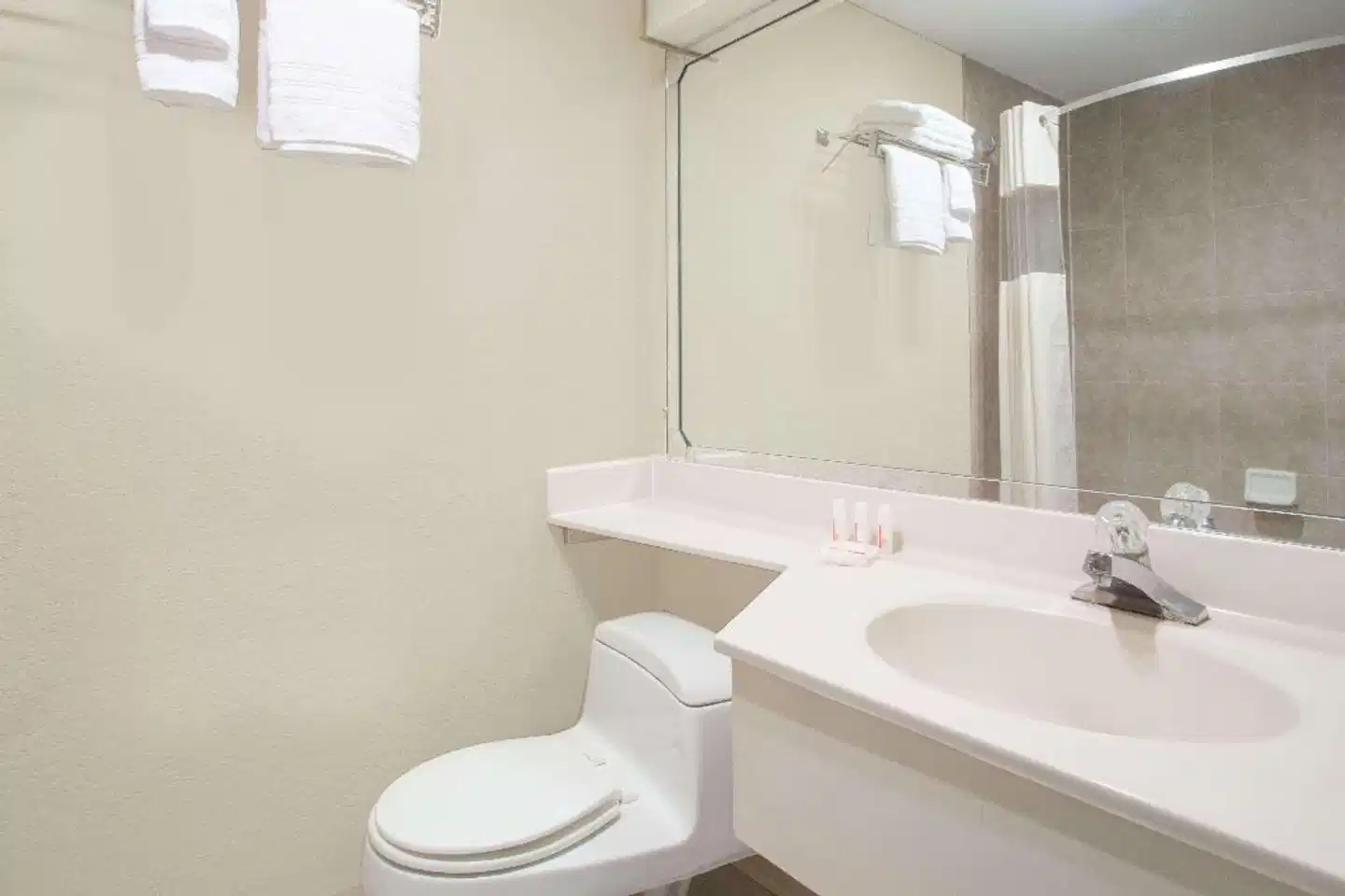 Days Inn by Wyndham Ocala North Badezimmer