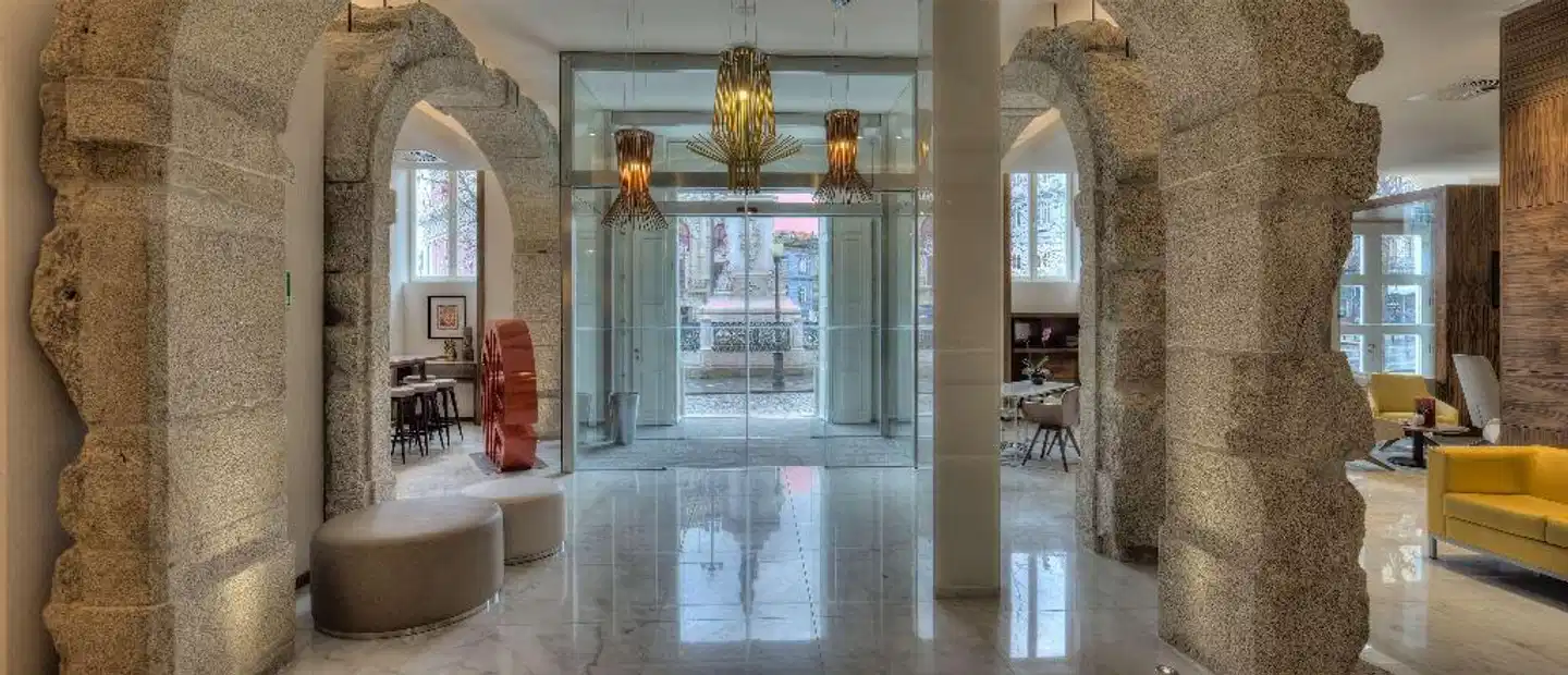 NH Collection Porto Batalha Lobby