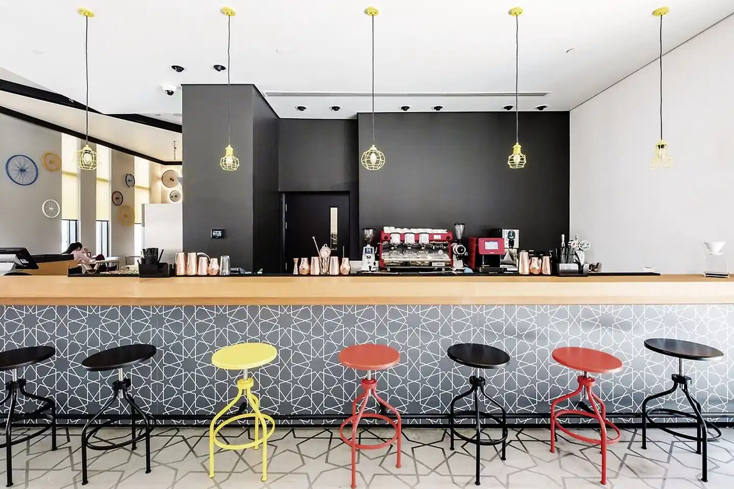 Hampton By Hilton Dubai Al Seef Bar