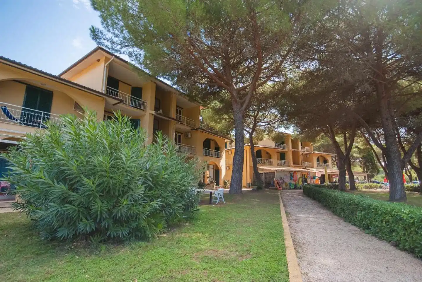 Residence Golfo Della Lacona Aussenansicht