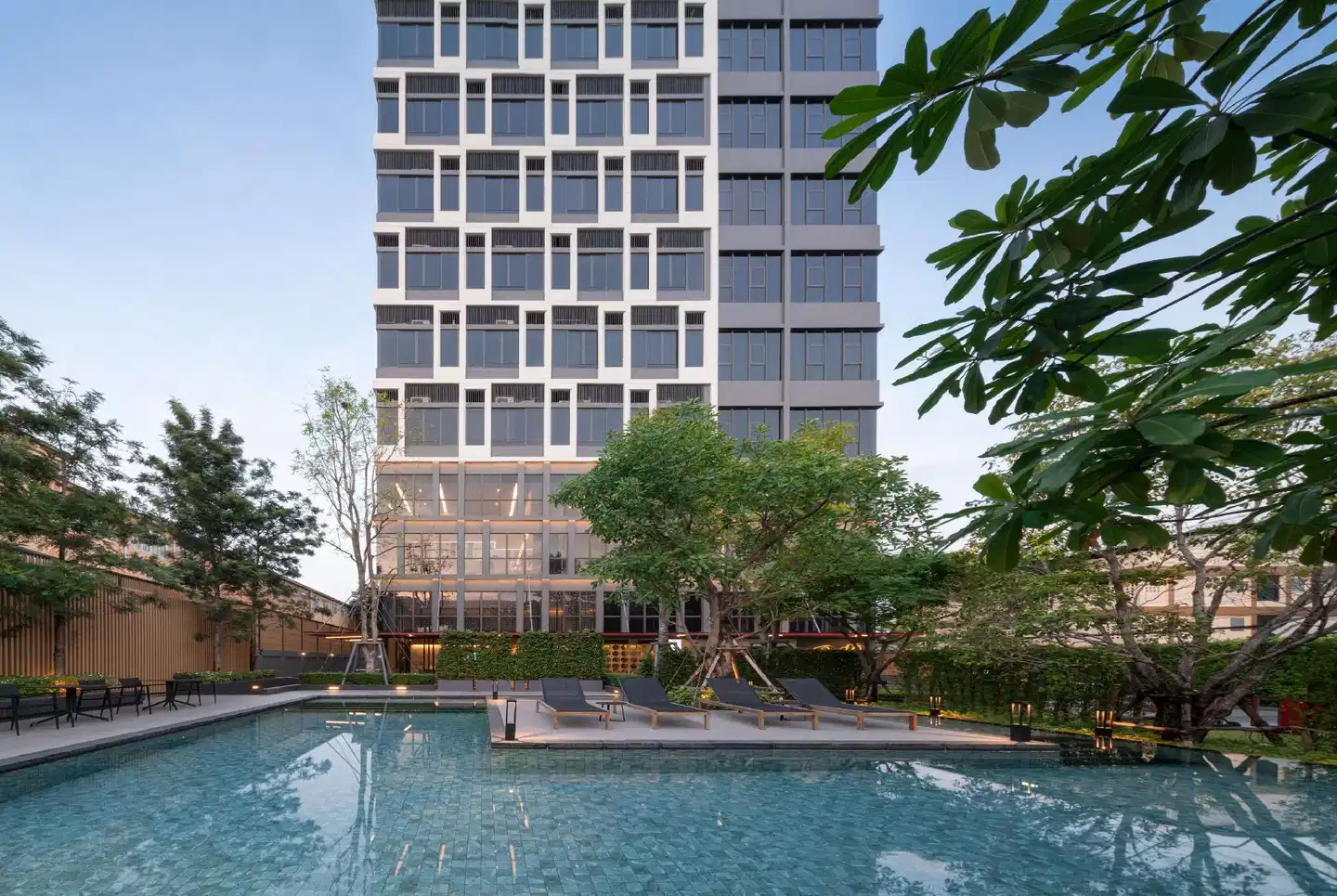 Ramada by Wyndham Bangkok Sukhumvit 87 Pool