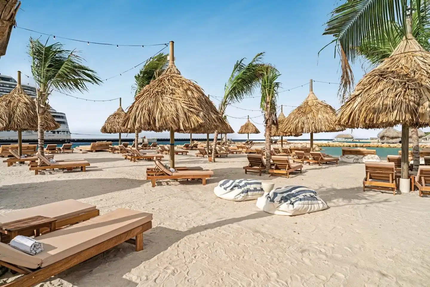 The Rif at Mangrove Beach Corendon Curaçao All-Inclusive, Curio by Hilton Strand