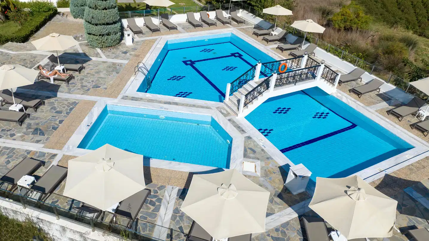 Vantaris Garden Pool