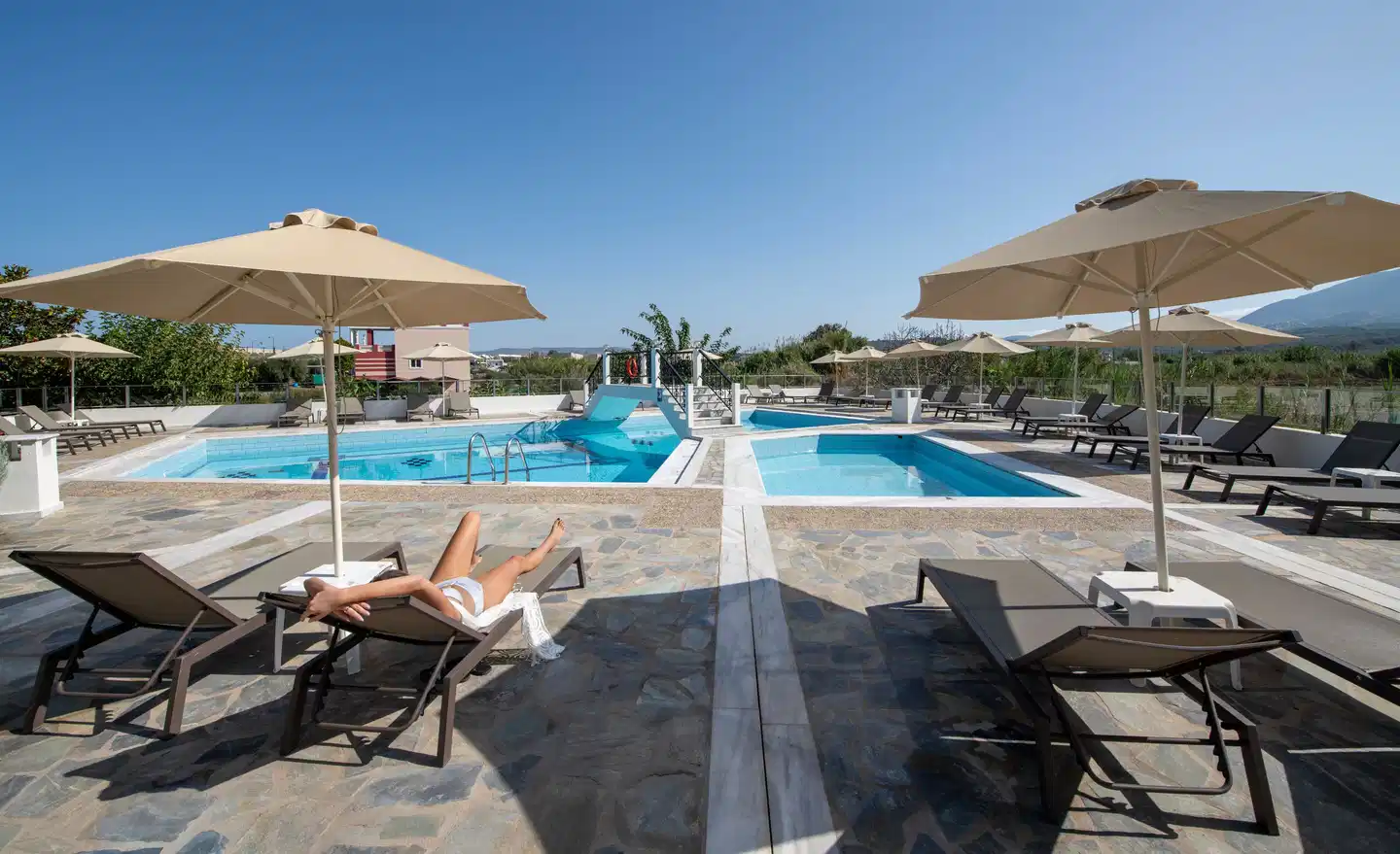 Vantaris Garden Pool