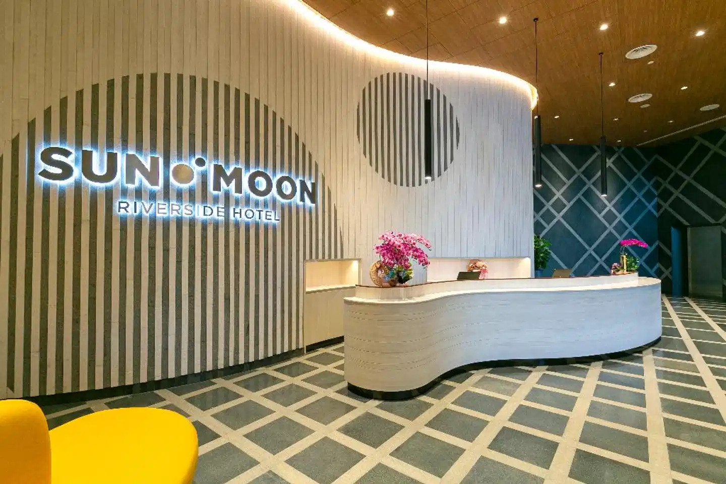 SUN & MOON, Riverside Hotel Lobby