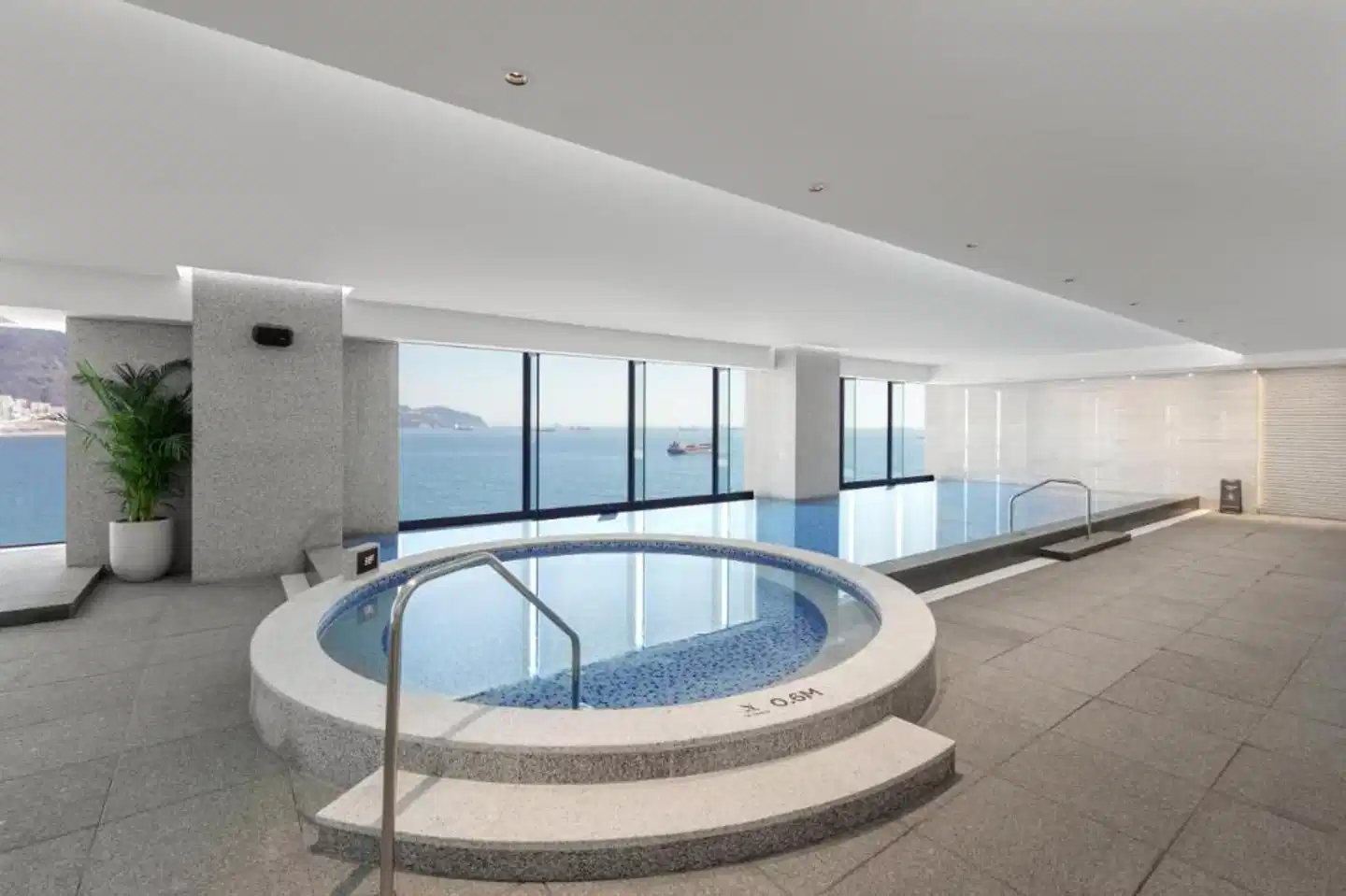 Wyndham Grand Busan Hallenbad