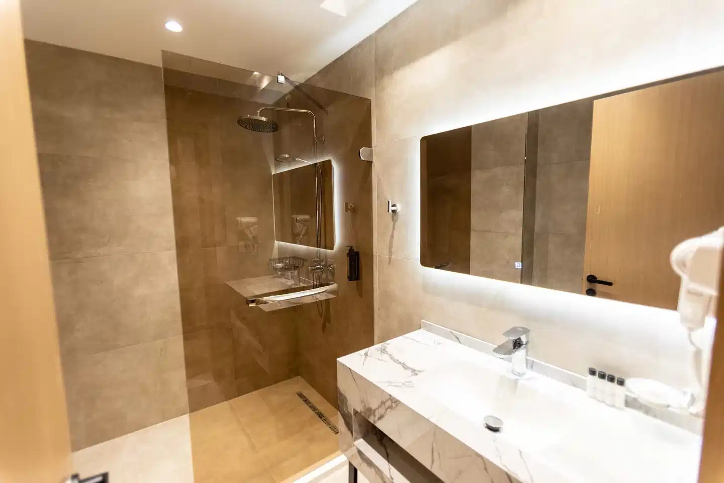 Fafa Aqua Palace Resort & Spa BATHROOM