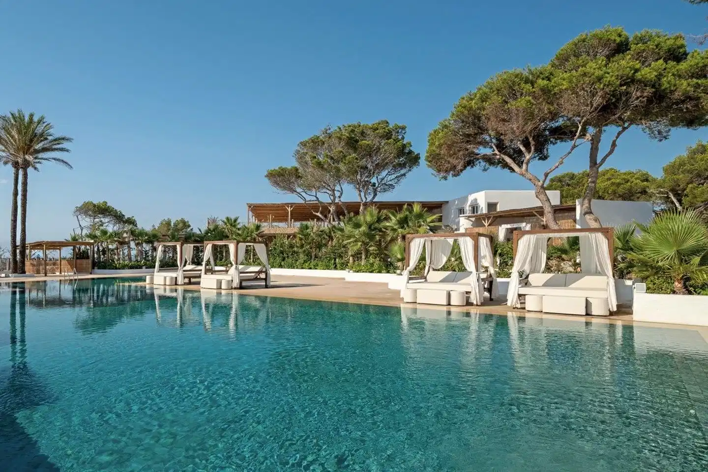 FERGUS Style Punta Arabí POOL