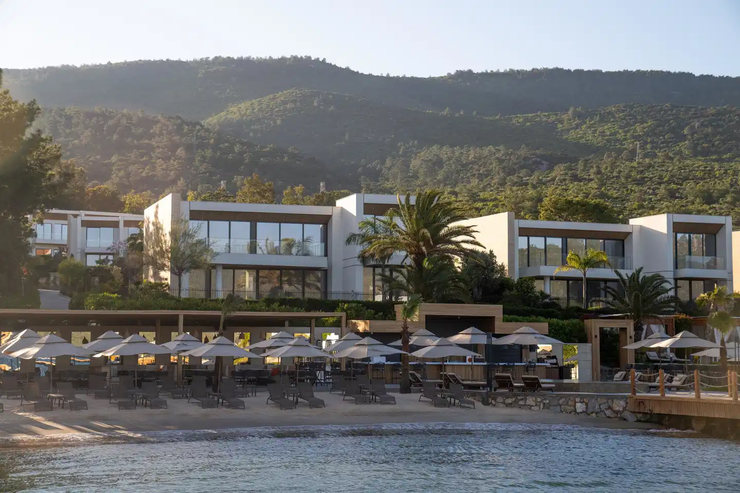 The Norm Collection Door'a BEACH